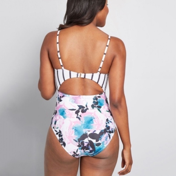 NEW ModCloth Sienna Striped Floral Tie Front One Piece Swimsuit - Picture 8 of 8
